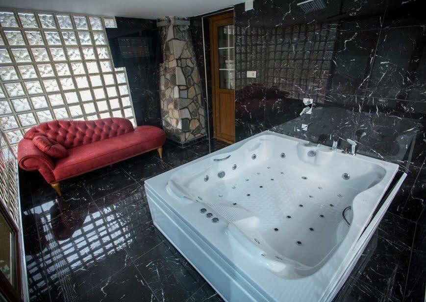 Abant Bahceli Kosk Hotel Akcaalan ภายนอก รูปภาพ